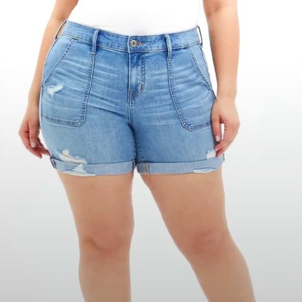 Torrid Size 20 Mid Rise Midi Shorts Vintage Stretch Light Wash